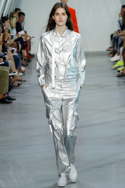 Look 28